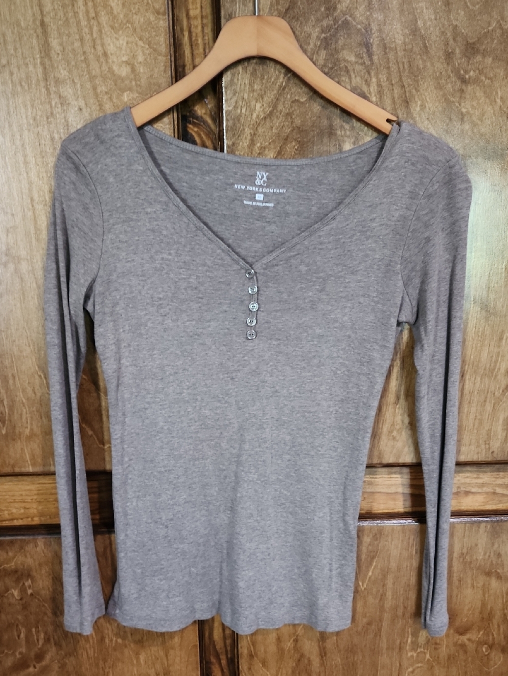 New York & Company Taupe/Light Brown Long-Sleeve Henley Tee